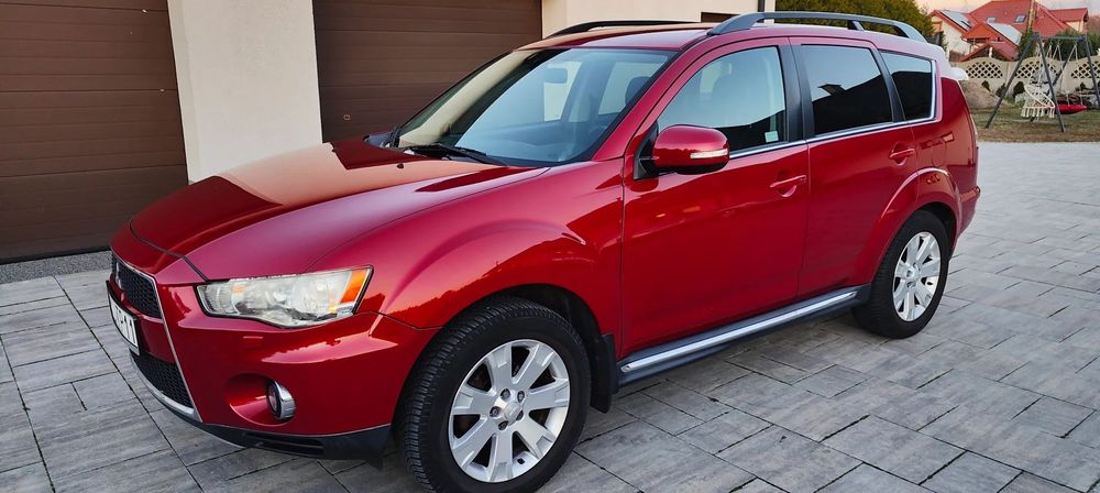 Mitsubishi Outlander 2.4 170 KM AUTOMAT BEZWYPADKOWY  7 osobowy 4x4 SKÓRA Bi-Xenon ROCKFORD