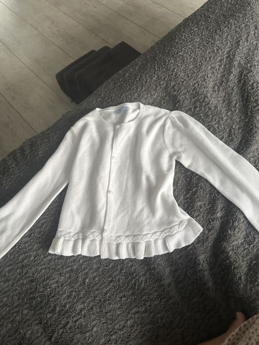 Biały sweterek dla dzieci w wieku 10 lat