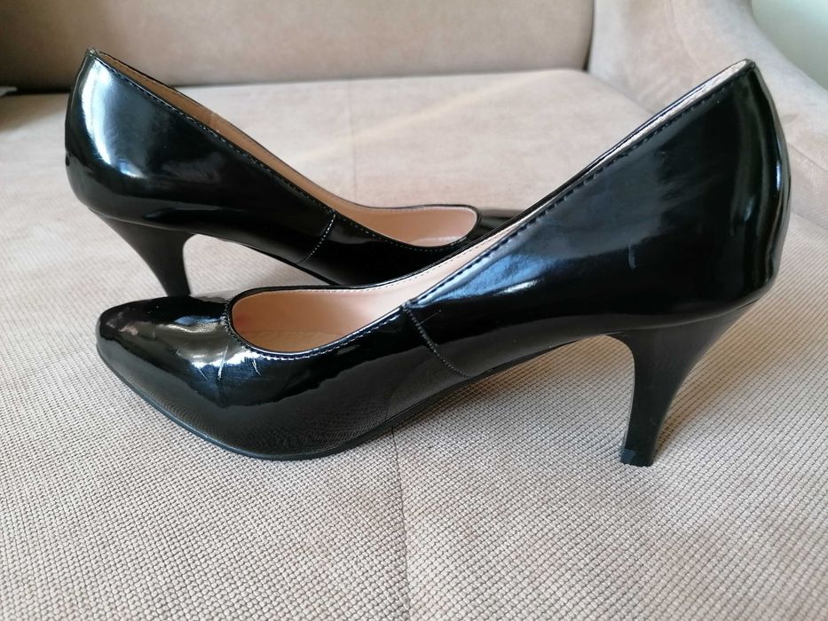 Szpilki czarne lakierowane r.36