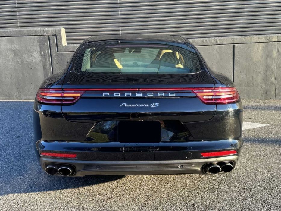 Porsche Panamera      2018