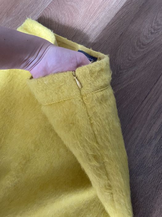 Спідниця жовтого кольору