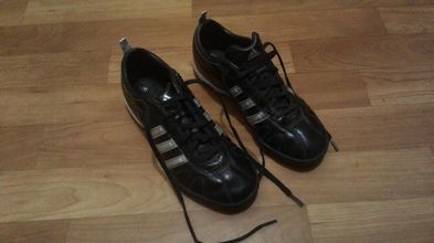 Продам кроссовки adidas adiNova .