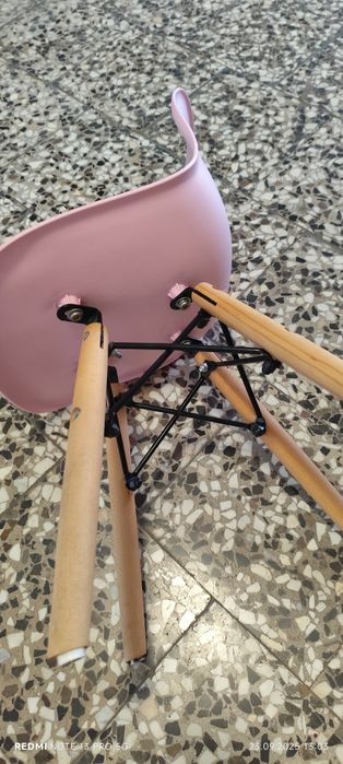 Solidne  krzesełko dla dziecka