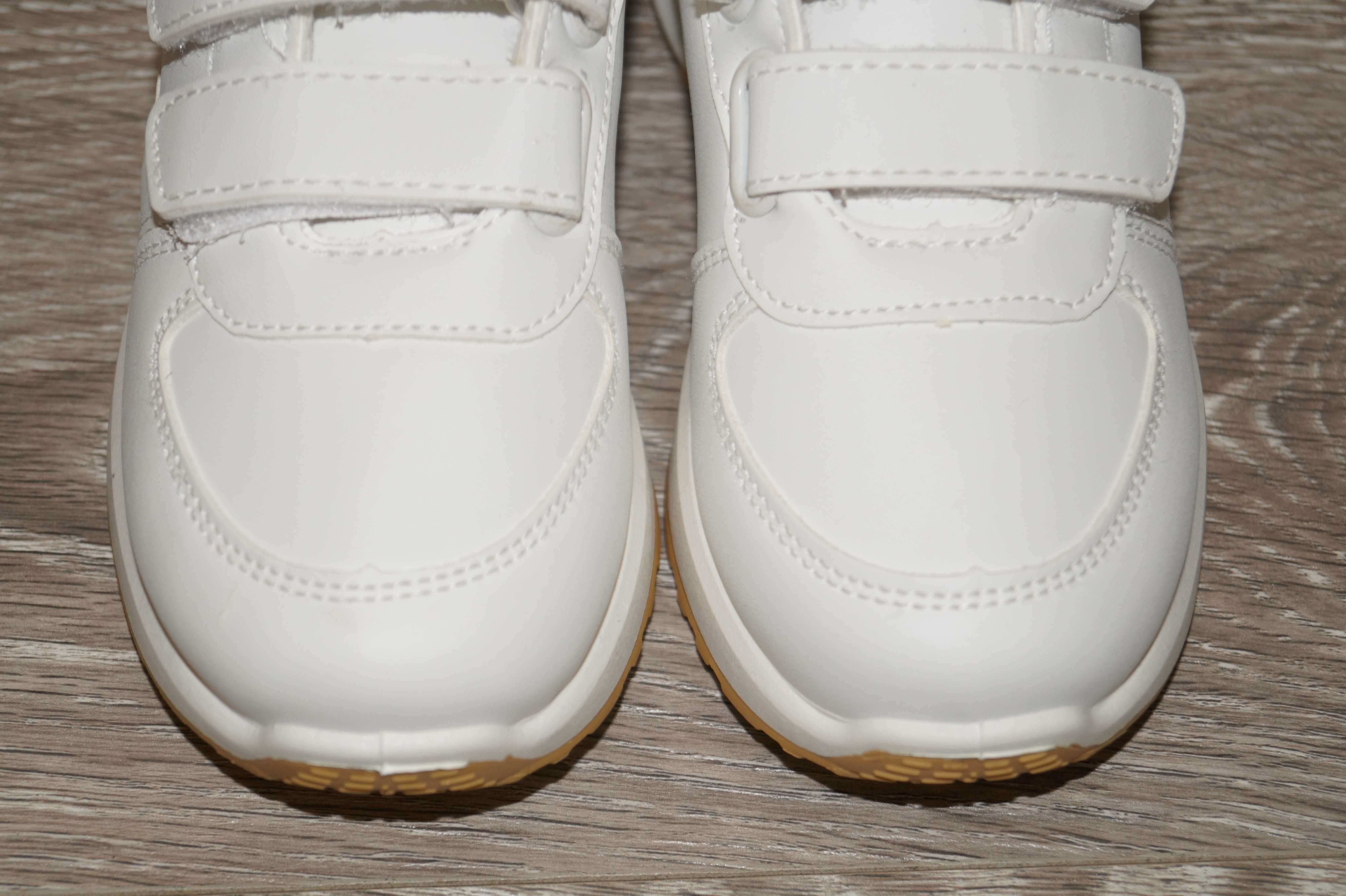 Кросівки дитячі білі (розмір 28 – 17,5 см)