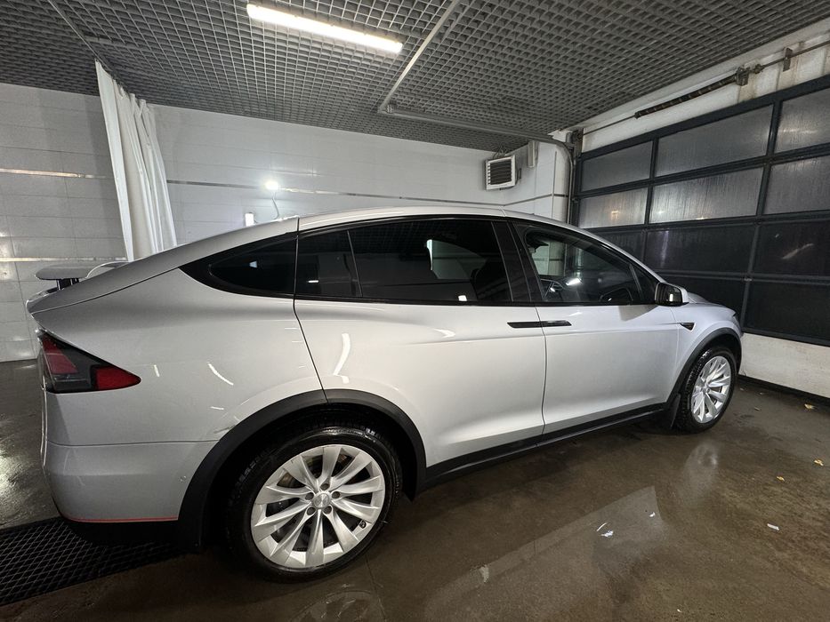 Tesla model X 75d