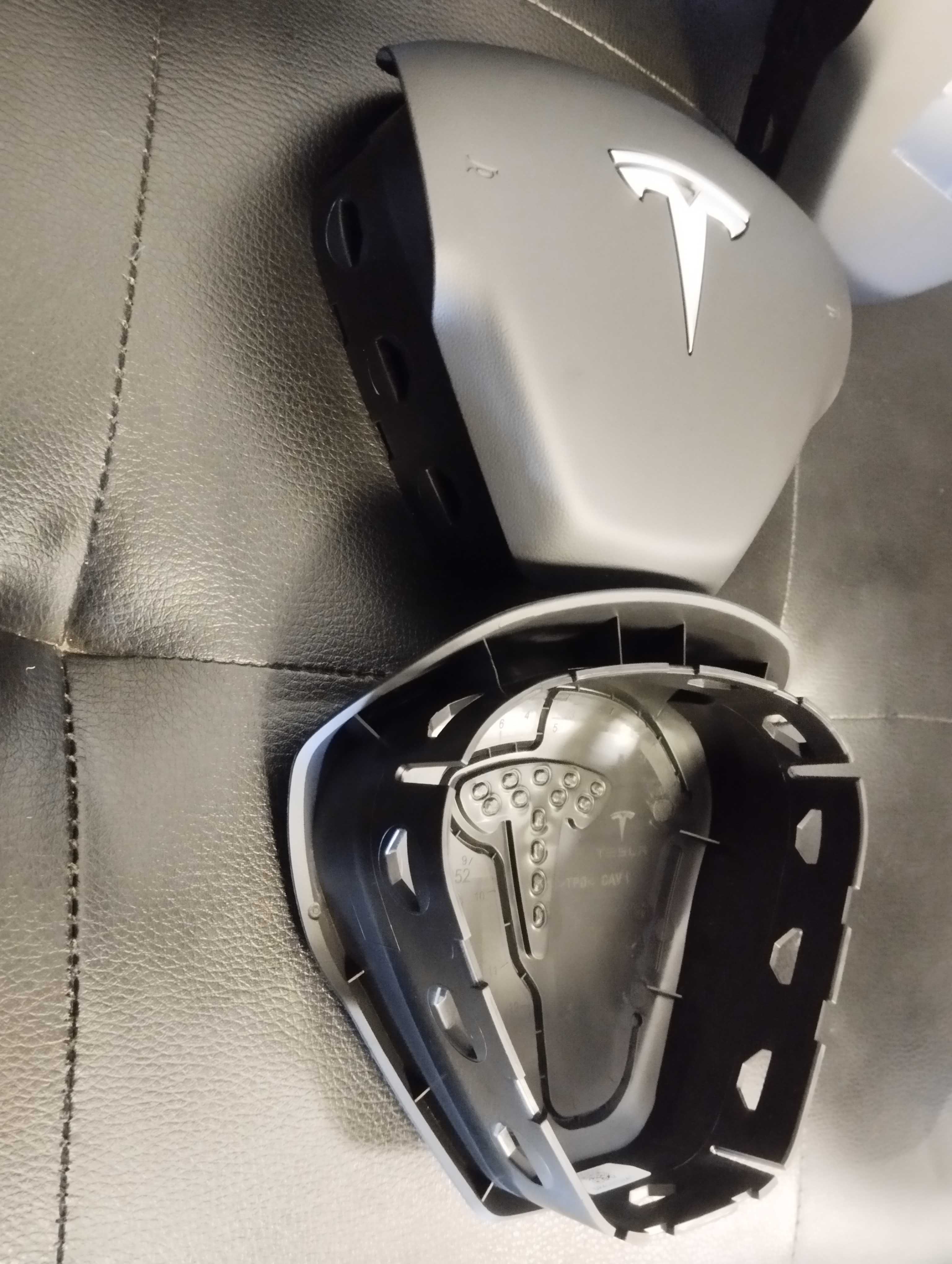 Заглушка накладка подушки  руля Airbag Tesla M3 MY