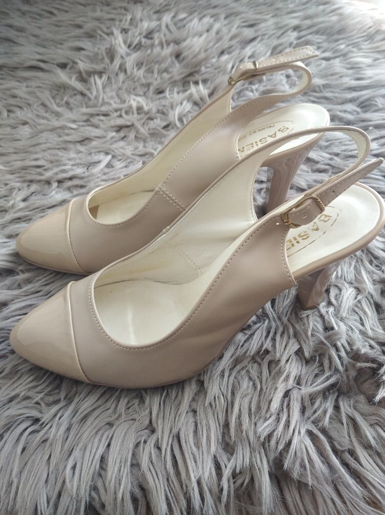 Buty na obcasie polskie
