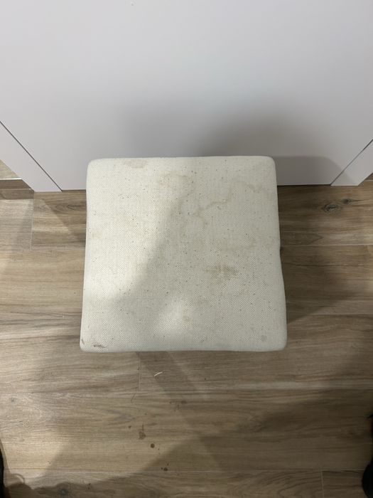 Табуретка з мʼяким сидінням