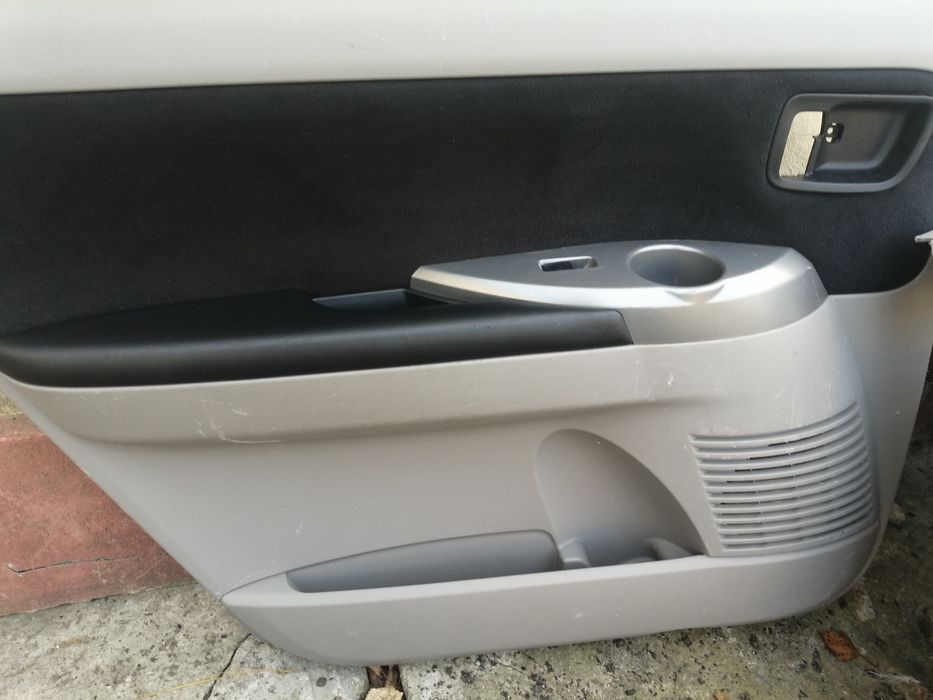 Mitsubishi Grandis, карти дверей. Не розборка, інших запчастин не має!