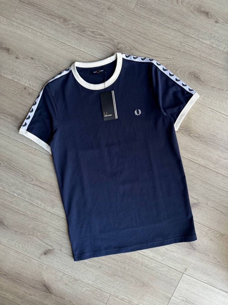 Синя футболка Fred Perry, Футболки Фред Пері, Фред Пери на лампасах