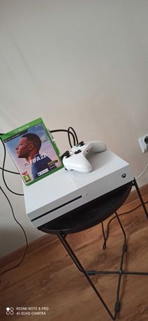 Xbox one s 1tb + FIFA 22
