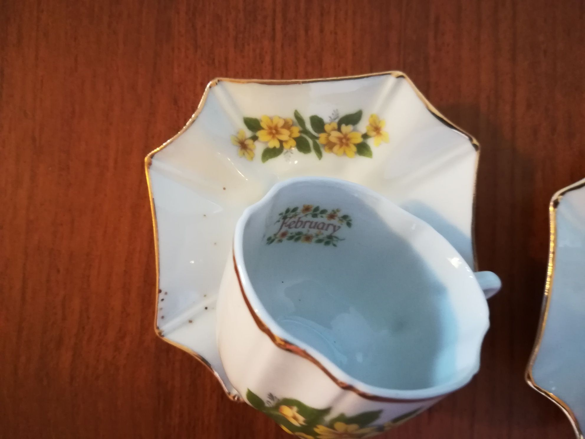 4 chávenas decorativas em porcelana pintada à mão