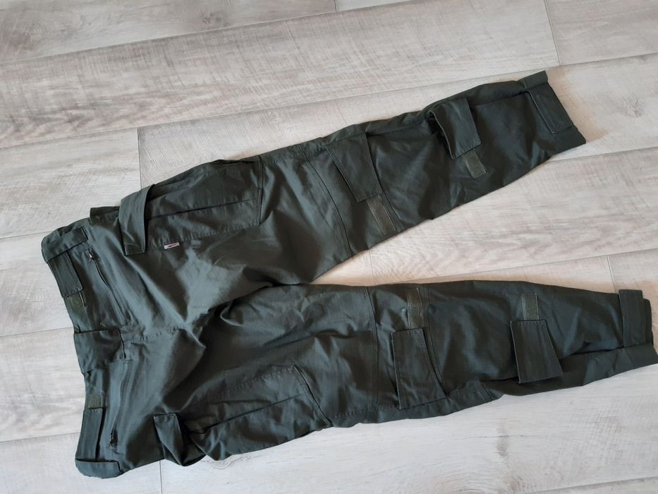 Військова форма (2 штанів та фліска)