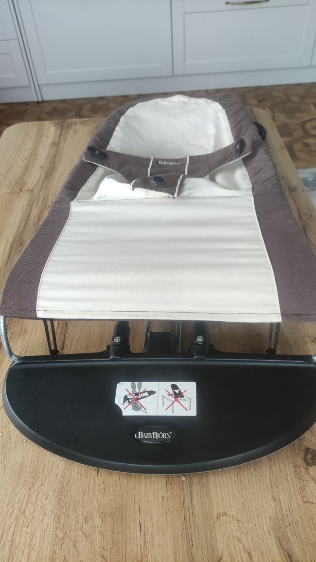 Leżaczek Bujaczek babybjorn