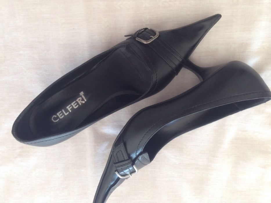 Sapatos salto alto senhora