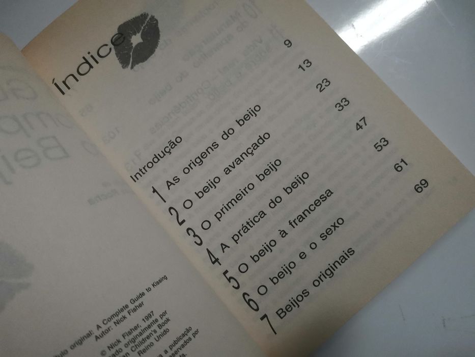 Livro "Guia completo do Beijo"