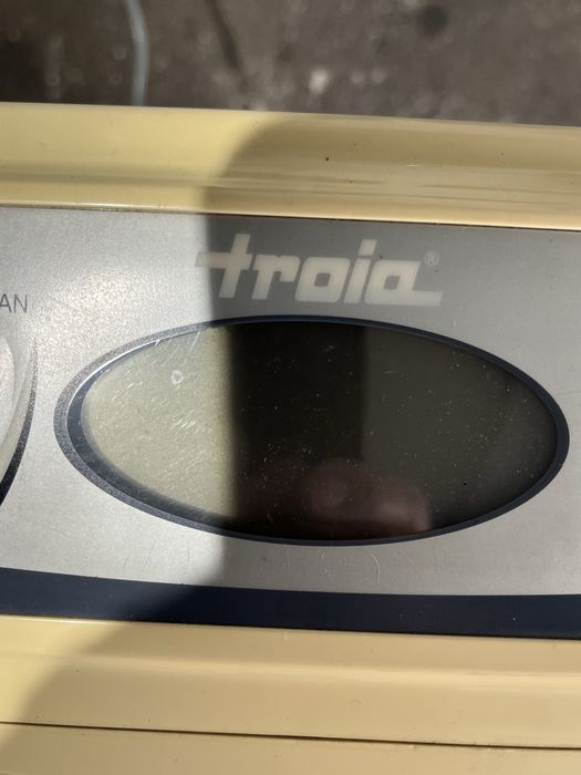 Aparelho de ar condicionado usado sem comando a funcionar    funcio