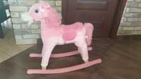 Koń na biegunach różowy z dźwiękami