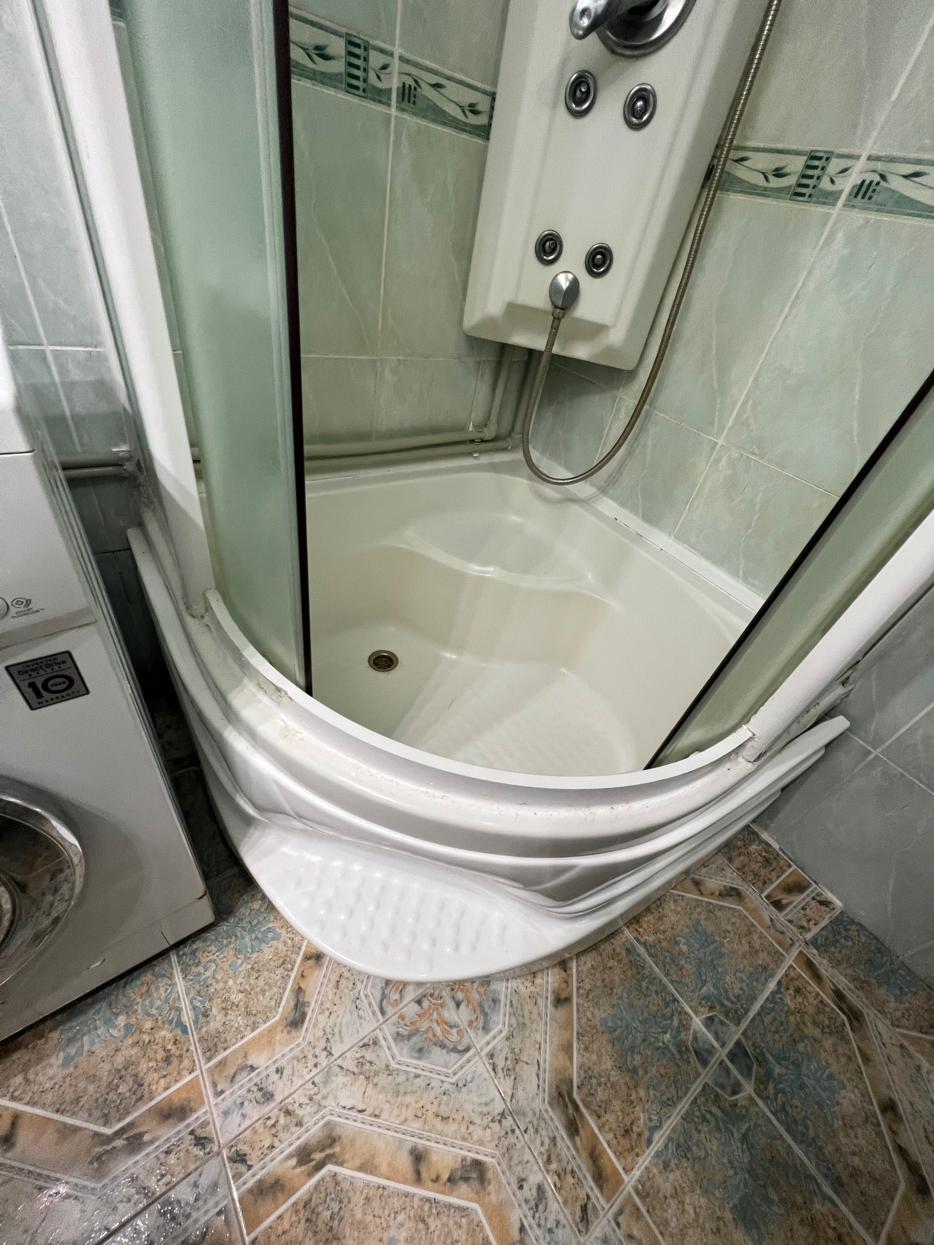 Душева кабіна, скляні двері та піддон 90*90