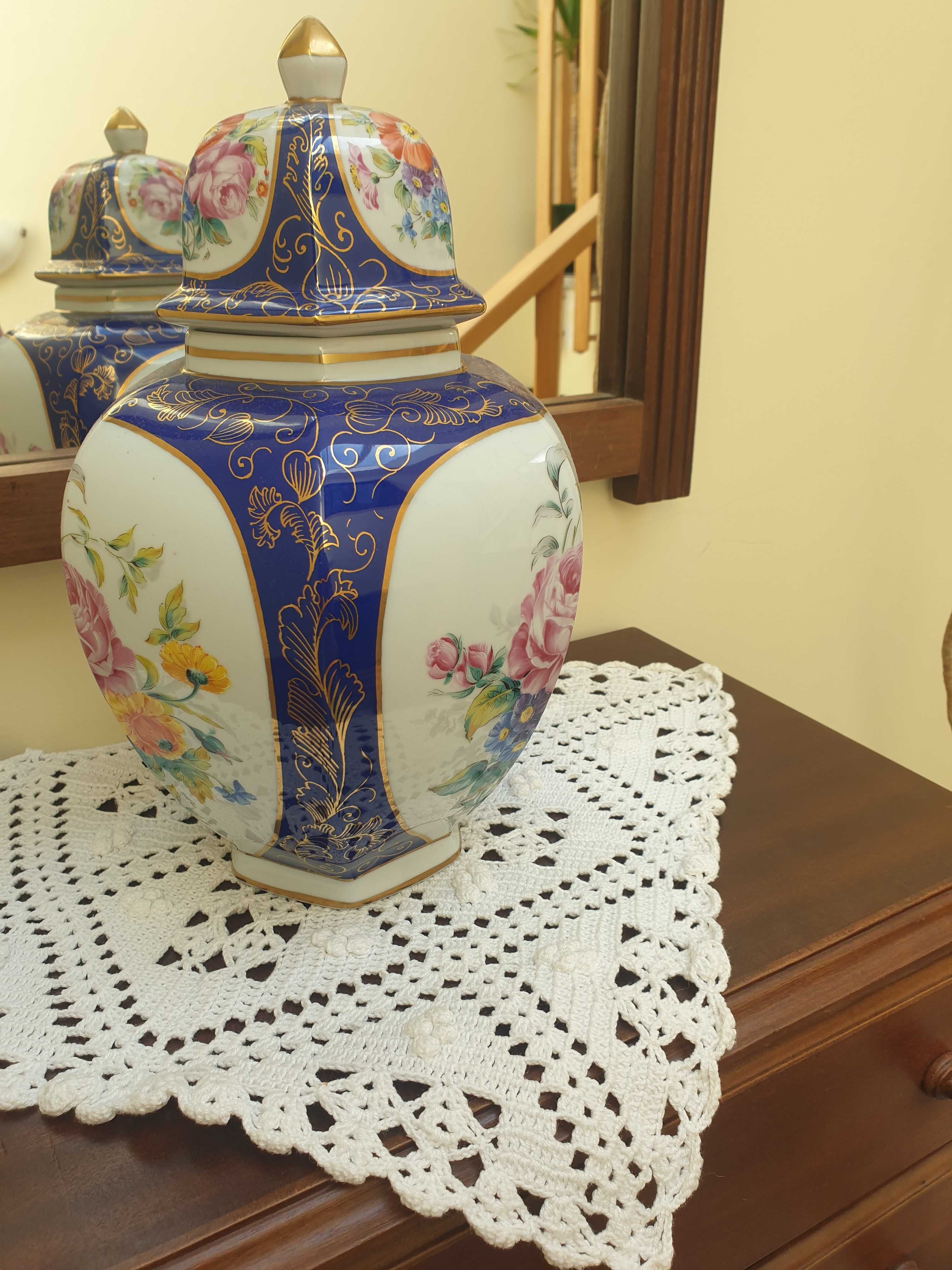 Pote de porcelana da PLL Aveiro pintado á mão