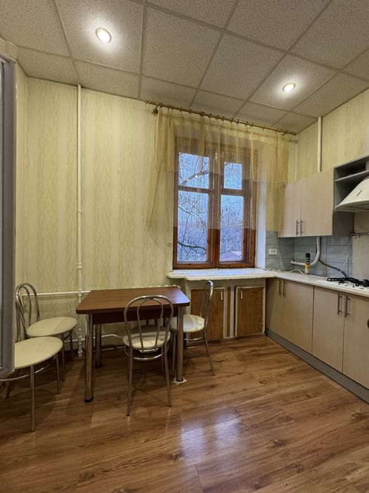 Продаж 3 кім квартри, сталінка, 74,3 м.кв, центр Югока, 2 поверх