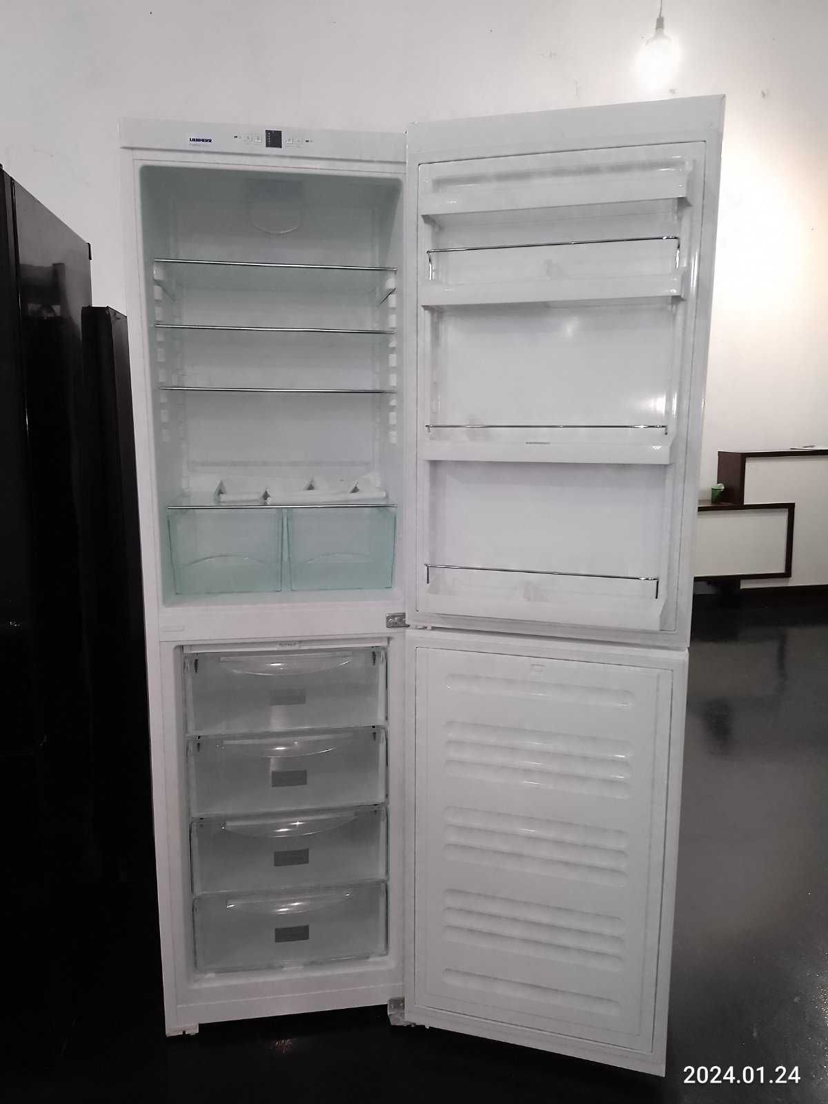 Холодильник Liebherr CUN 3933 білий 2,01 м крапля/ No Fros А++ Європи