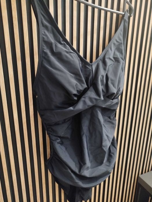 Jednoczęściowy czarny strój kąpielowy  M – wyszczuplający