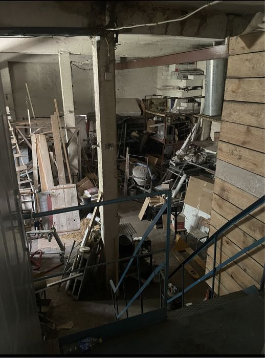 Ангар з офісними приміщеннями . Вул.С.Крушельницької .