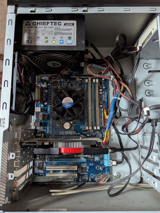 Настольный компьютер. Полный комплект