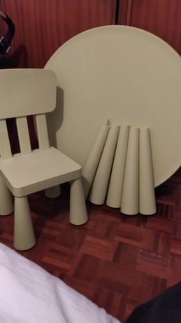 Mesa e cadeira para bebê