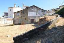 Moradia c/ Projecto p/ - 4 Apartamentos - Rodrigo - Covilhã