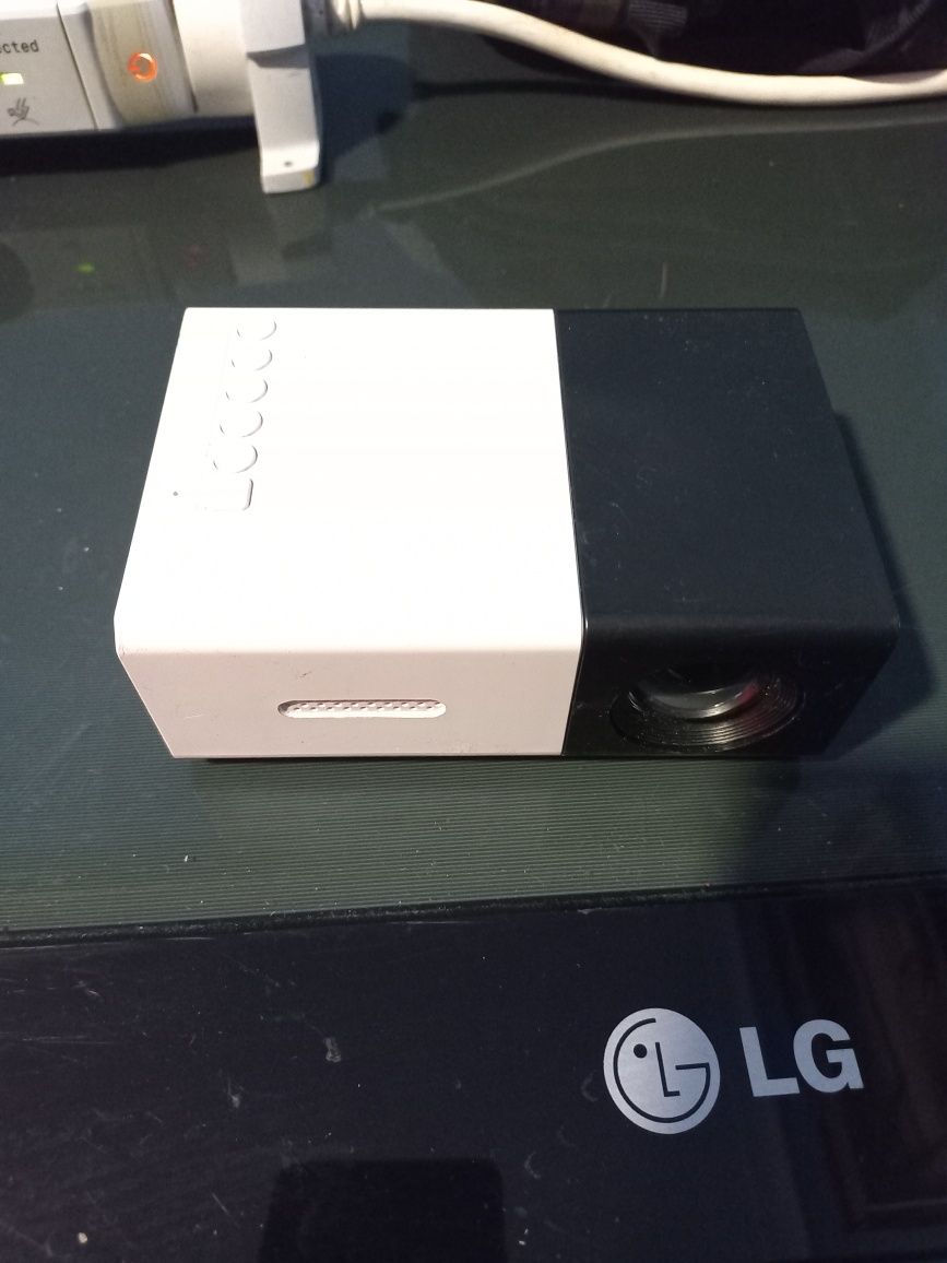 Vendi projector da para telemóvel também