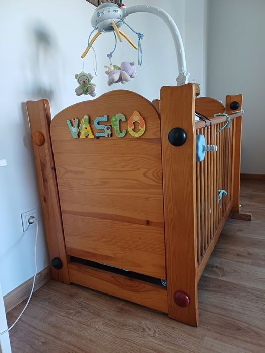 Mobilia Quarto de bebé  em pinho mel