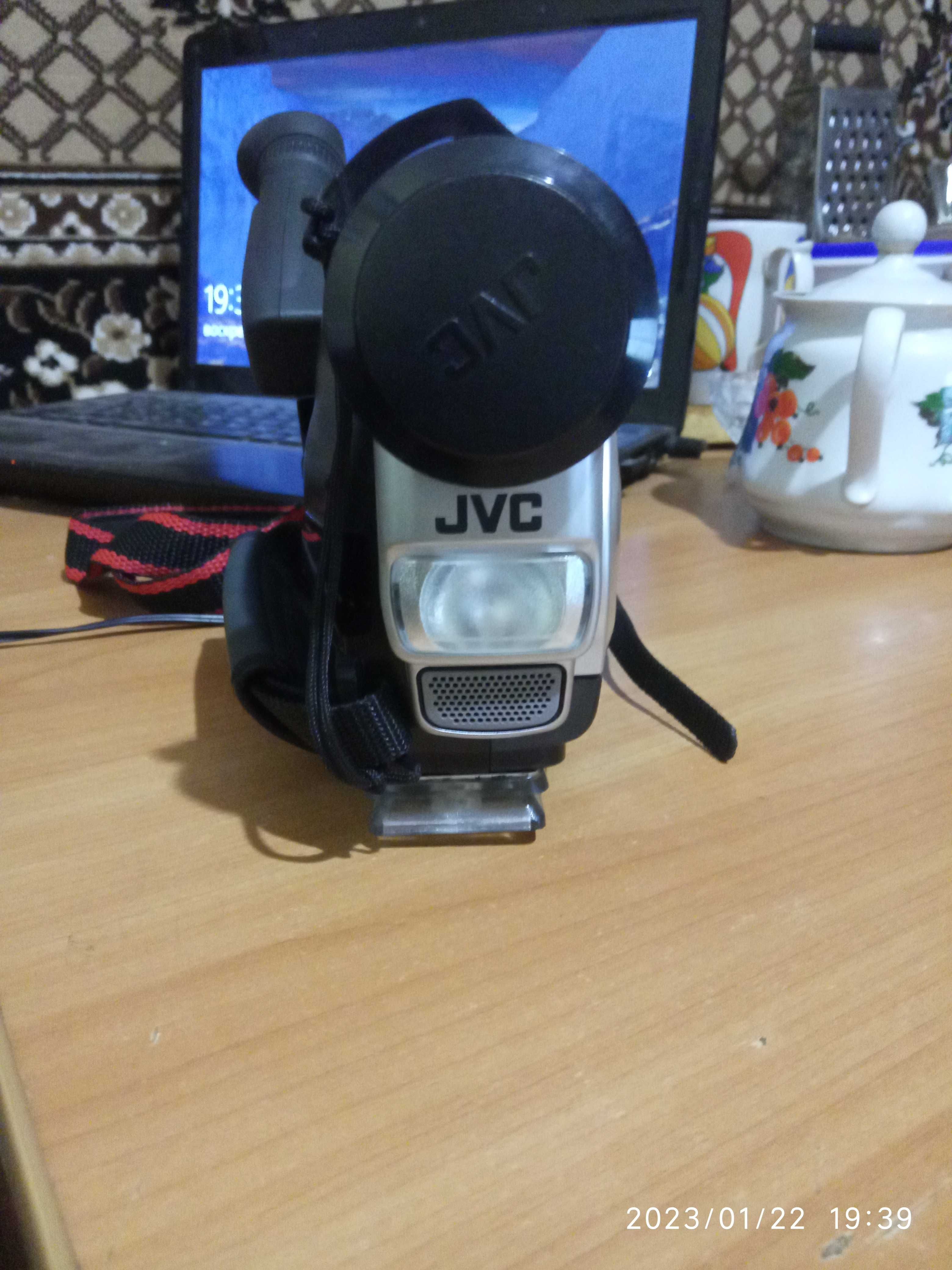 відеокамерa с касетой JVC compact vhc gr-sx26e