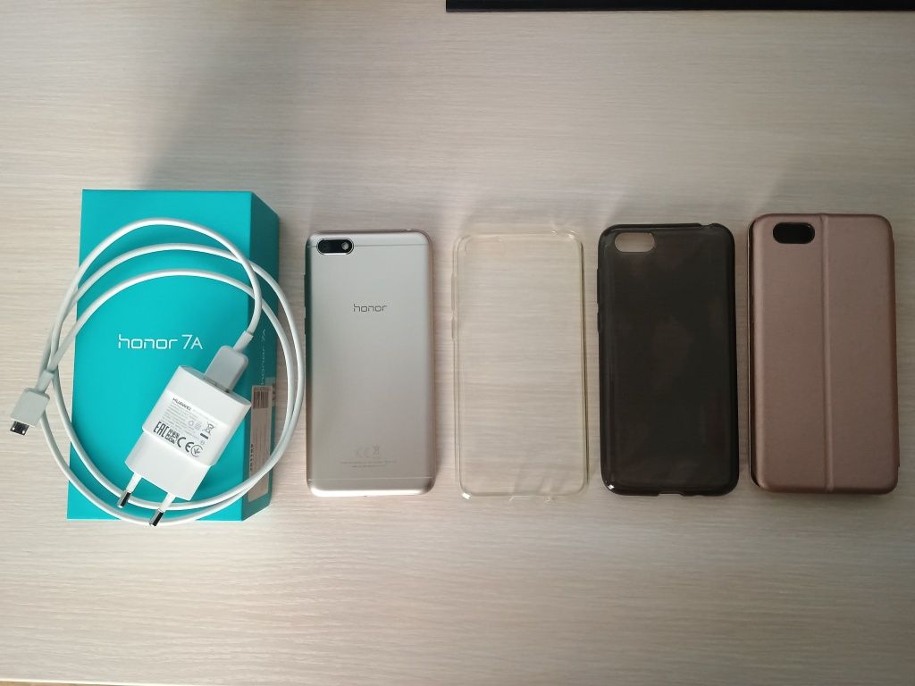 Смартфон Huawei Honor 7A + 3 чехла