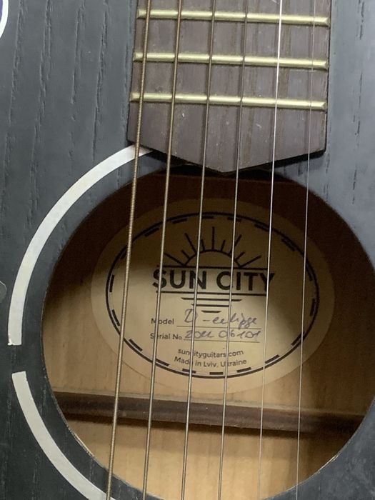 гитара продам срочно