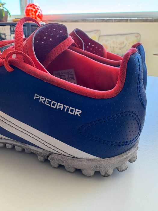 Botas de Futebol Adidas Predator Club – Piso Sintético Tam 33