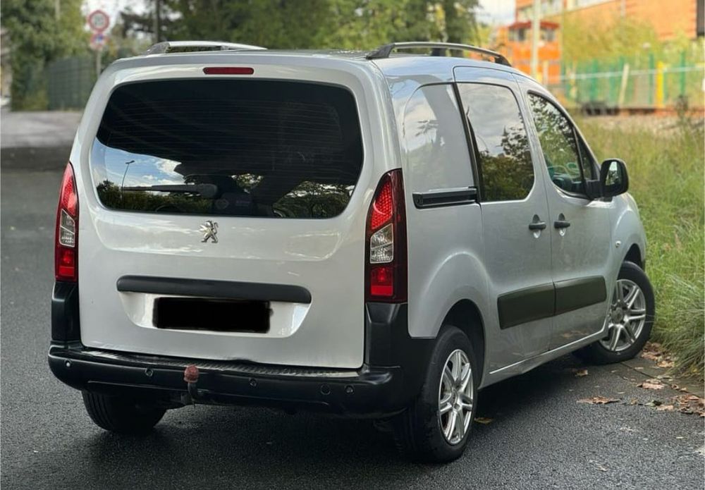 Peugeot Partner [L1H1]
1.6L [e-HDI] 90HP
• Automática 
• "FULL EXTRAS"