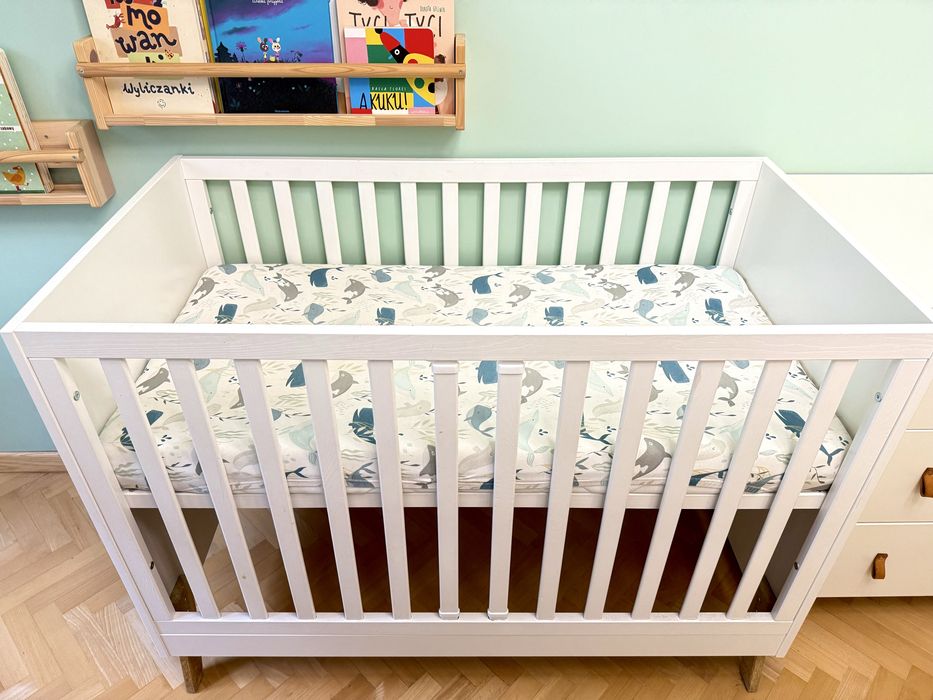 Zestaw mebli NOAH komoda + łóżeczko KLUPŚ z materacem FIKI MIKI