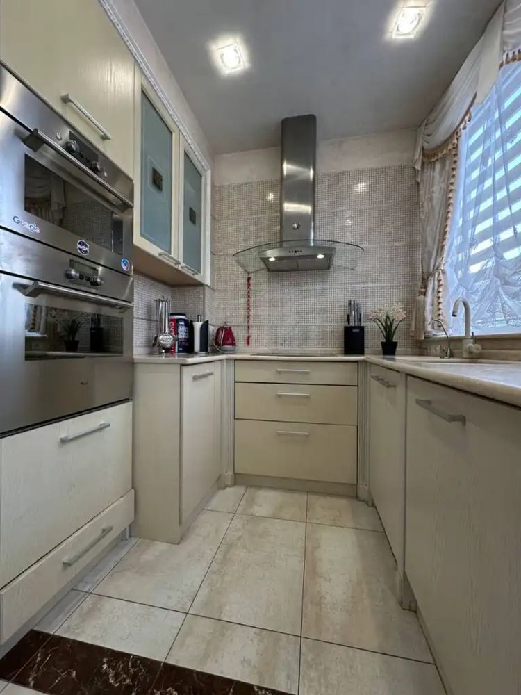 Продам 3-комн.квартиру 153 м.кв. Ремонт.В центре. Созидатель. Гоголя.
