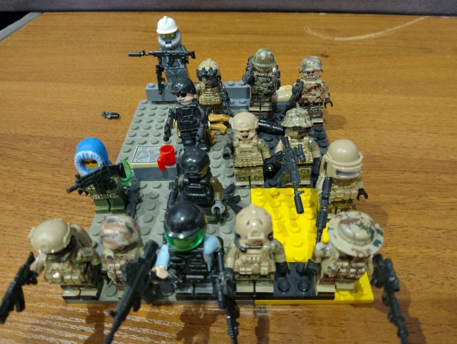 Іграшки Lego himars чоловічки б/в