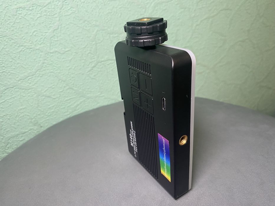Видеосвет M140 RGB Pocket Fill Light (2000 mAh, 2700–6500K)