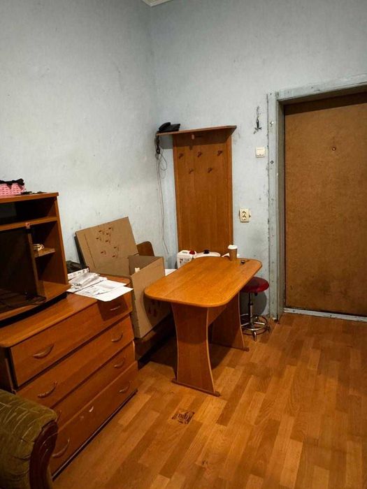 Окрема кімната в комунальній квартирі, 2 хвилини від метро «Нивки».