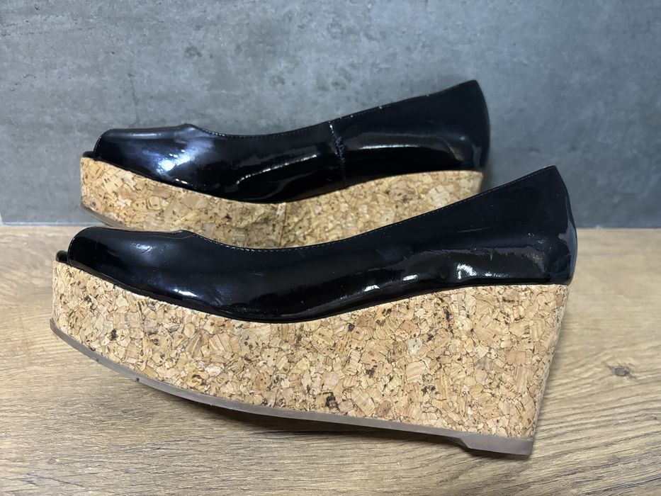 Czarne lakierowane buty na koturnie NEXT r. 39