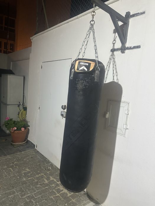 Saco de boxe outshock com suporte parede