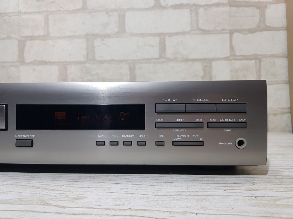 CD програвач/проигрыватель Yamaha CDX-450 E б/у з Німеччини