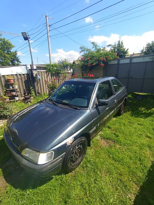 Форд ескорт 1.6 газ-бензин