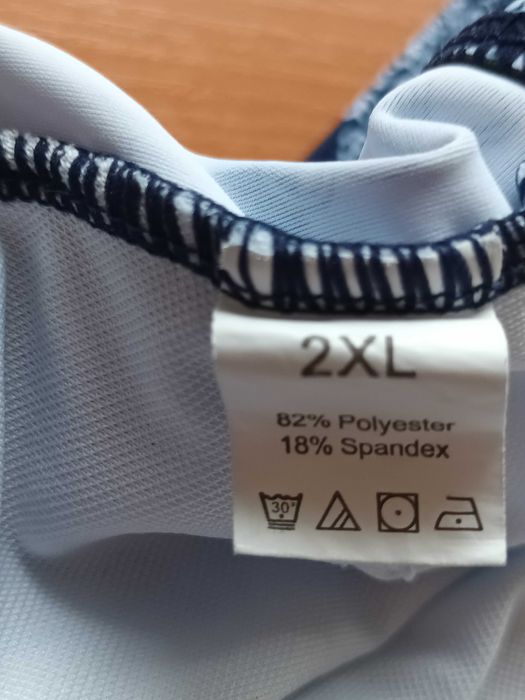 Жіночий суцільний купальник в розмірі 2 xl.