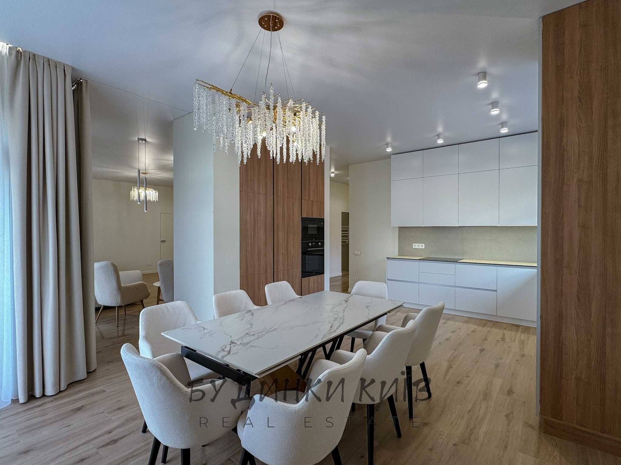 Продаж  будинку з ремонтом в закритому КМ White Stone у Стоянці