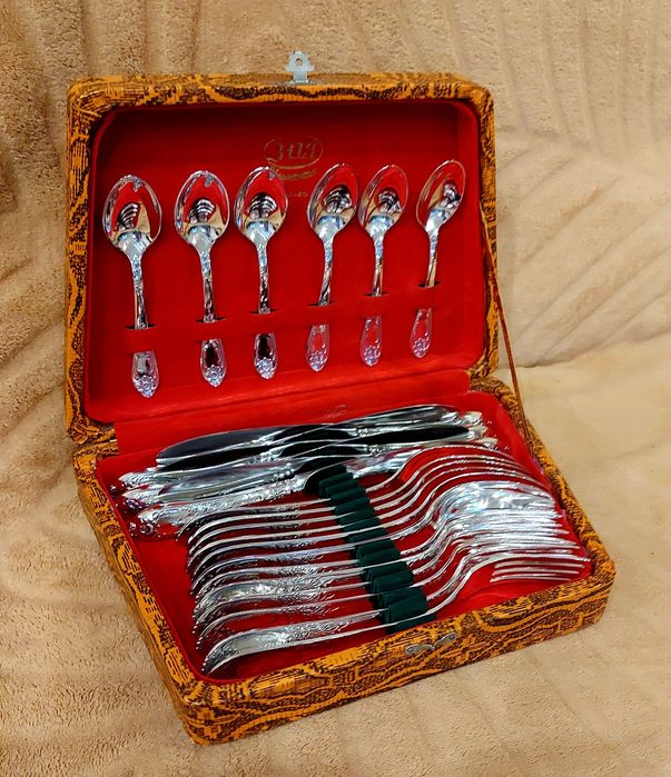 Набор столовый ложки вилки ножи на 6 персон покрыт серебром из СССР